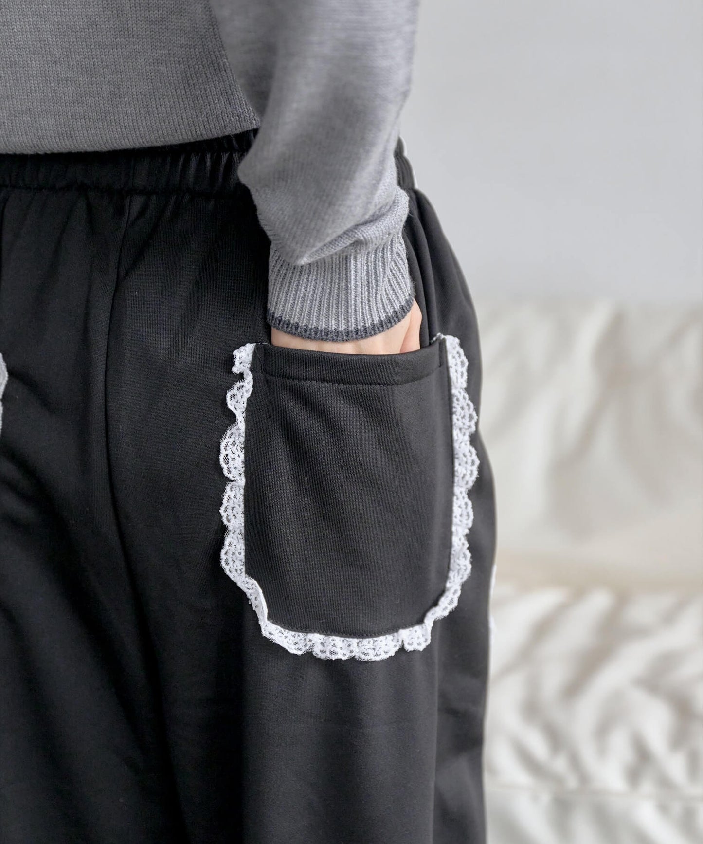 【ストリングによってシルエット変更可能】エッジレースバックポケットスウェットパンツ