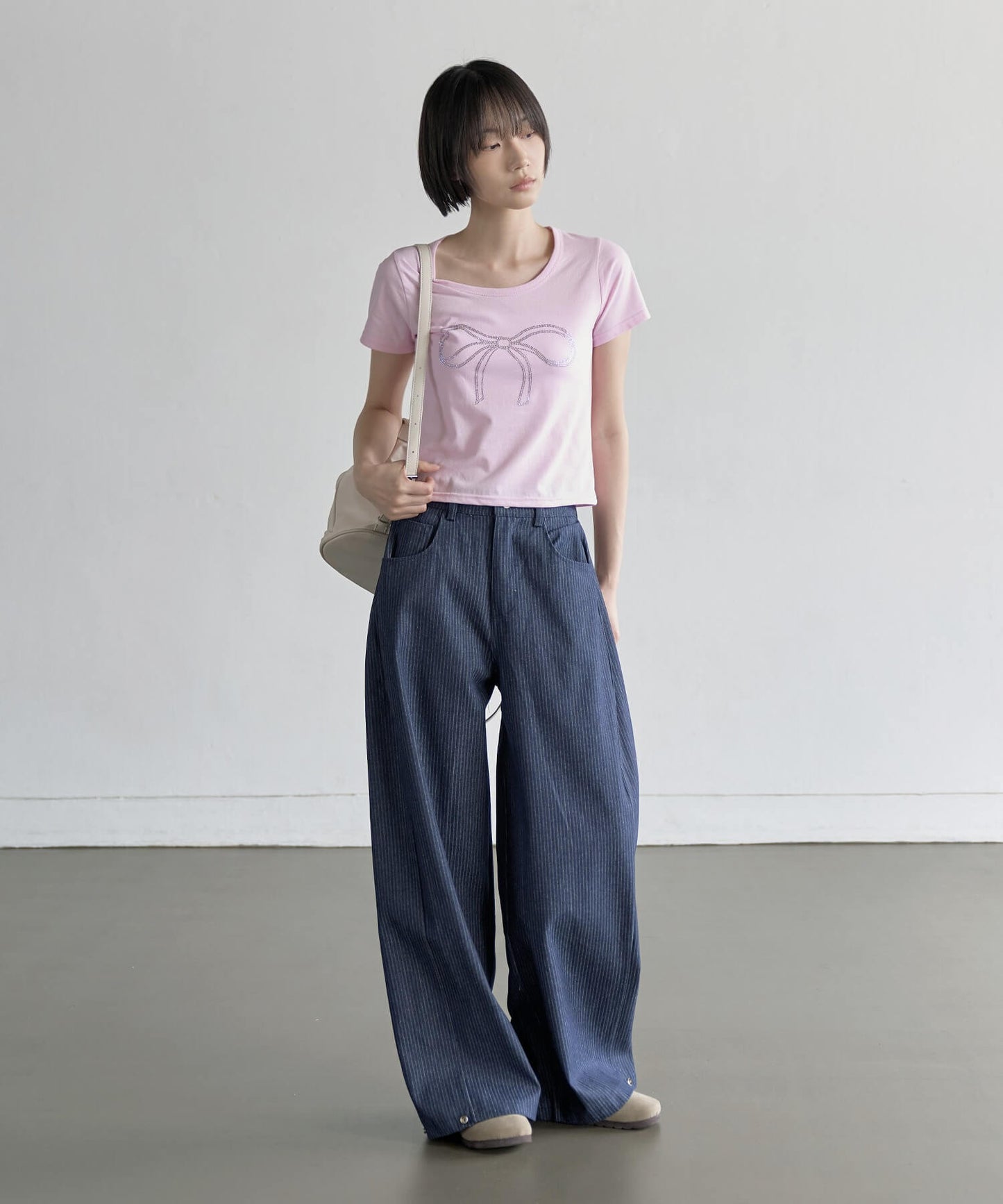 【UNE ORIGINAL】シルバーキラキラストーンズセミクロップド半袖Tシャツカットソー