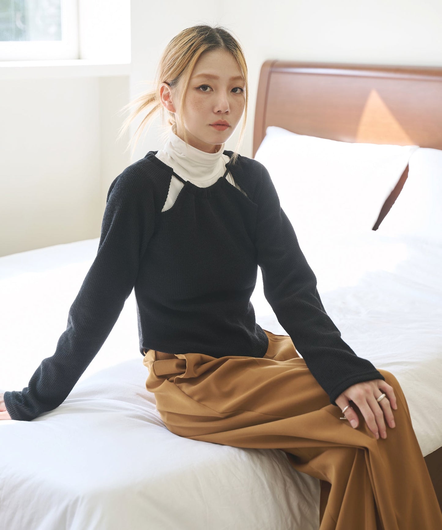 ホルターネックショルダースリットＴシャツニットカットソー