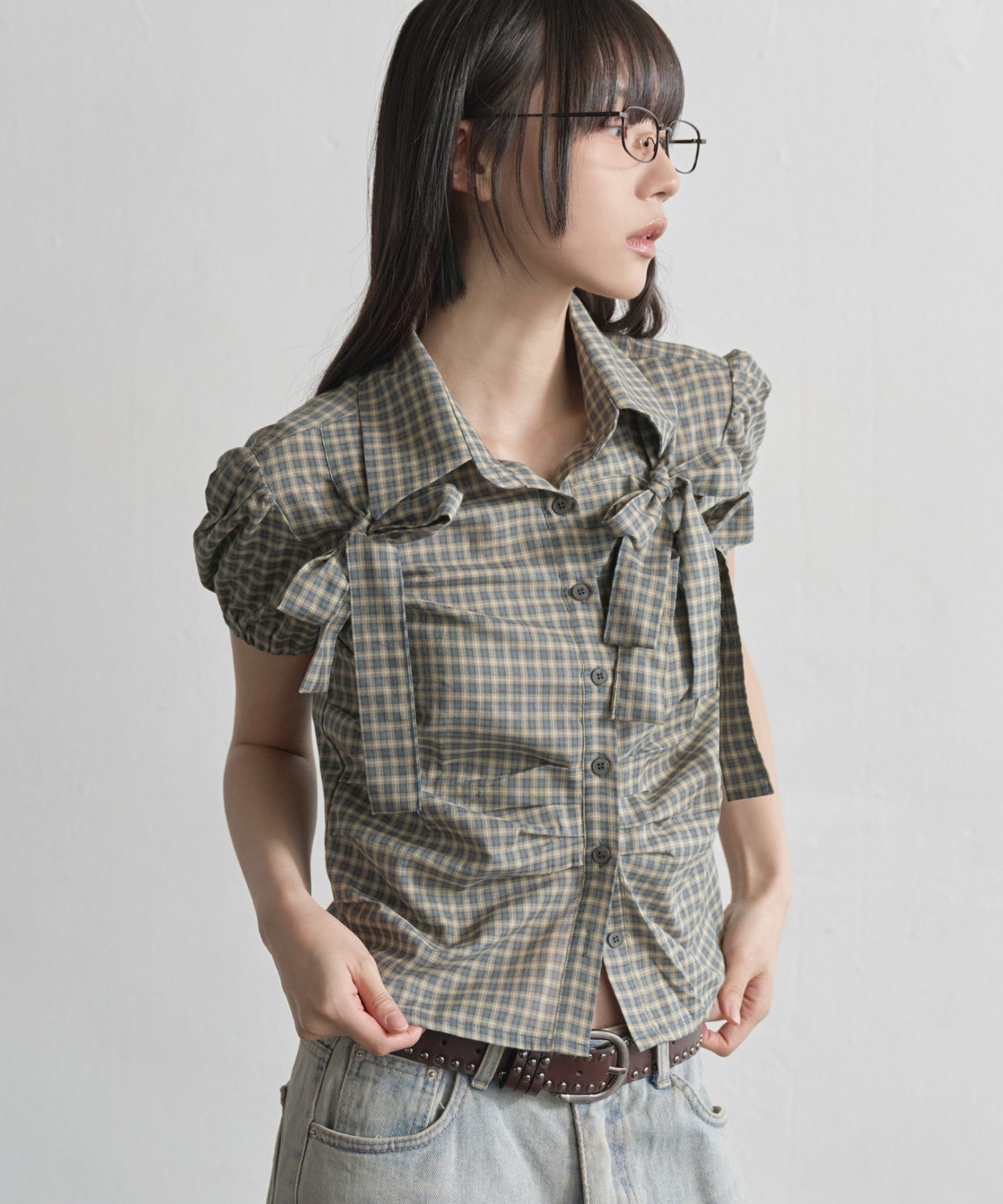 [UNE ORIGINAL]ショルダーパフサイドピンタックユニークリボンチェックブラウスシャツ