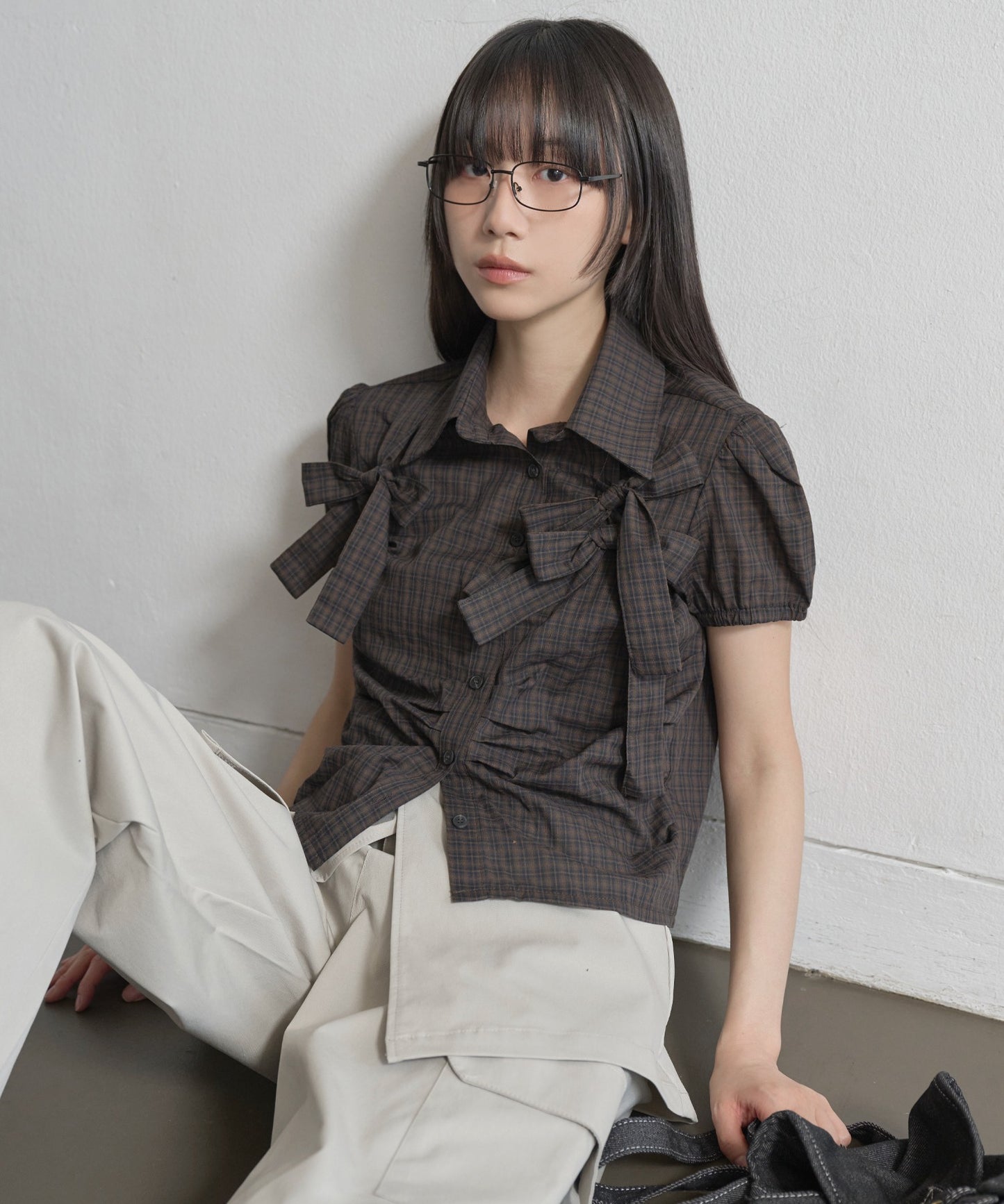 [UNE ORIGINAL]ショルダーパフサイドピンタックユニークリボンチェックブラウスシャツ