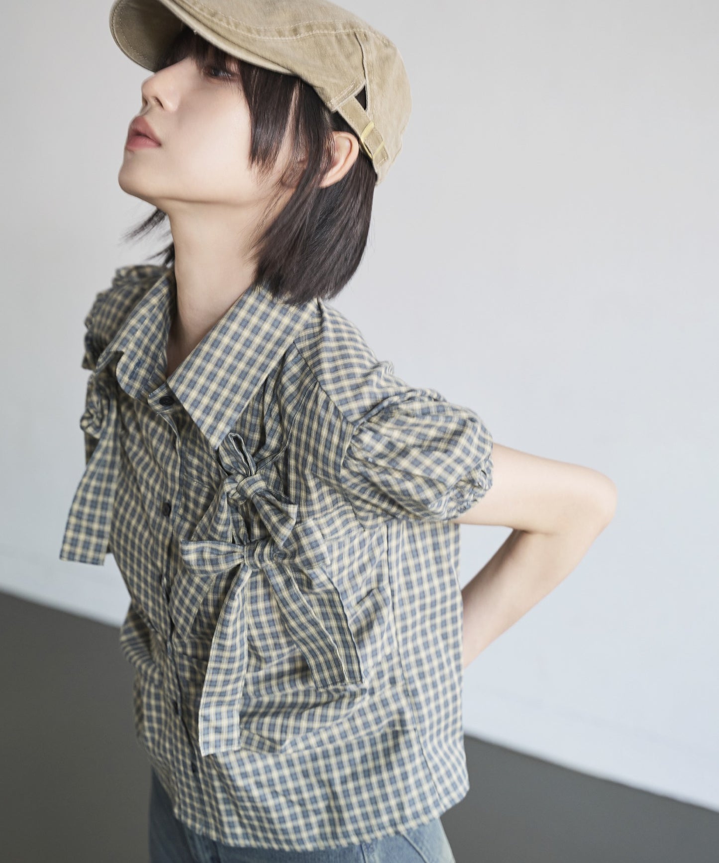 [UNE ORIGINAL]ショルダーパフサイドピンタックユニークリボンチェックブラウスシャツ