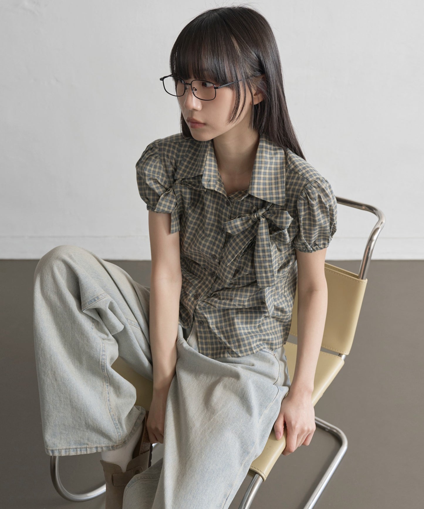 [UNE ORIGINAL]ショルダーパフサイドピンタックユニークリボンチェックブラウスシャツ