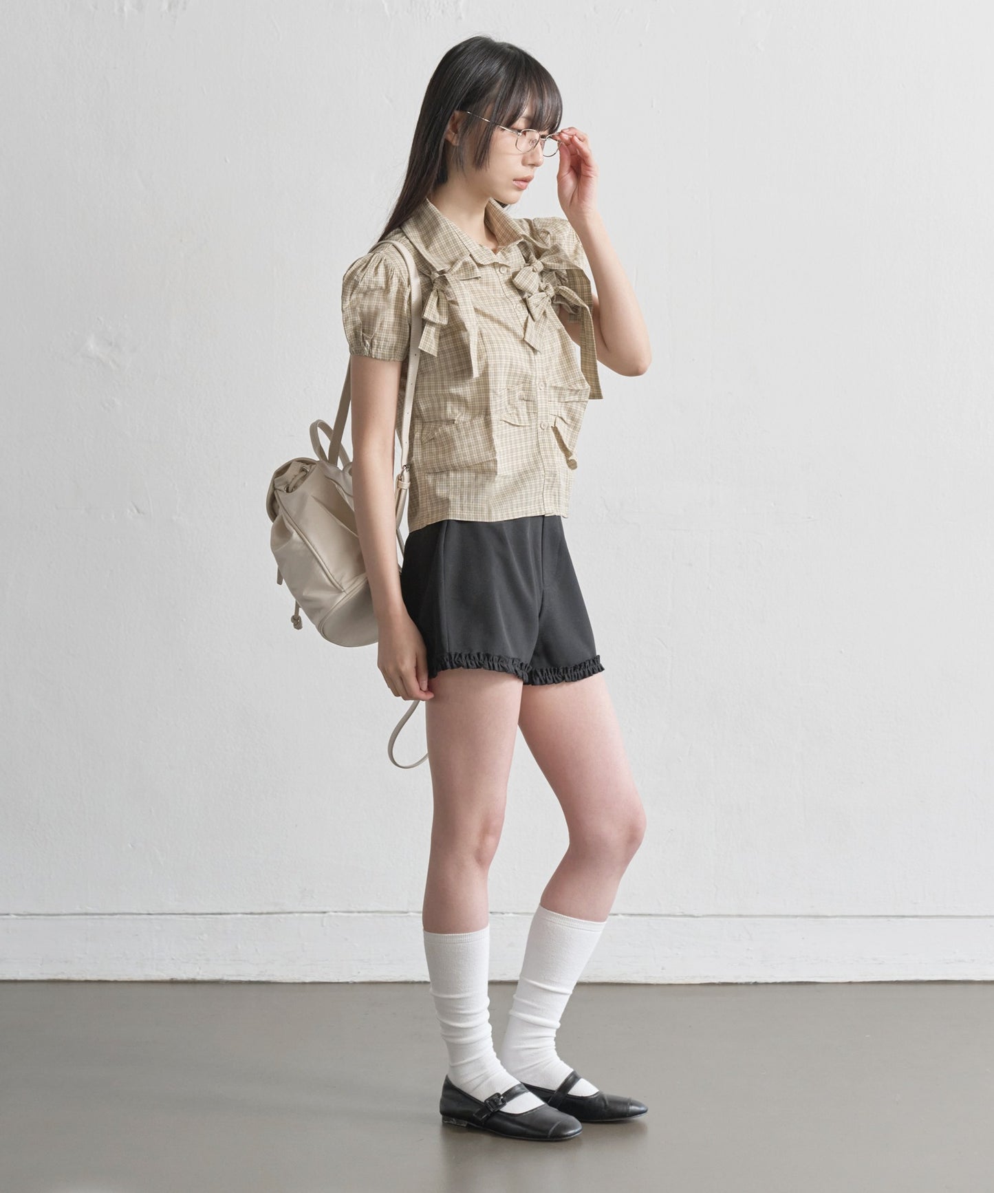 [UNE ORIGINAL]ショルダーパフサイドピンタックユニークリボンチェックブラウスシャツ