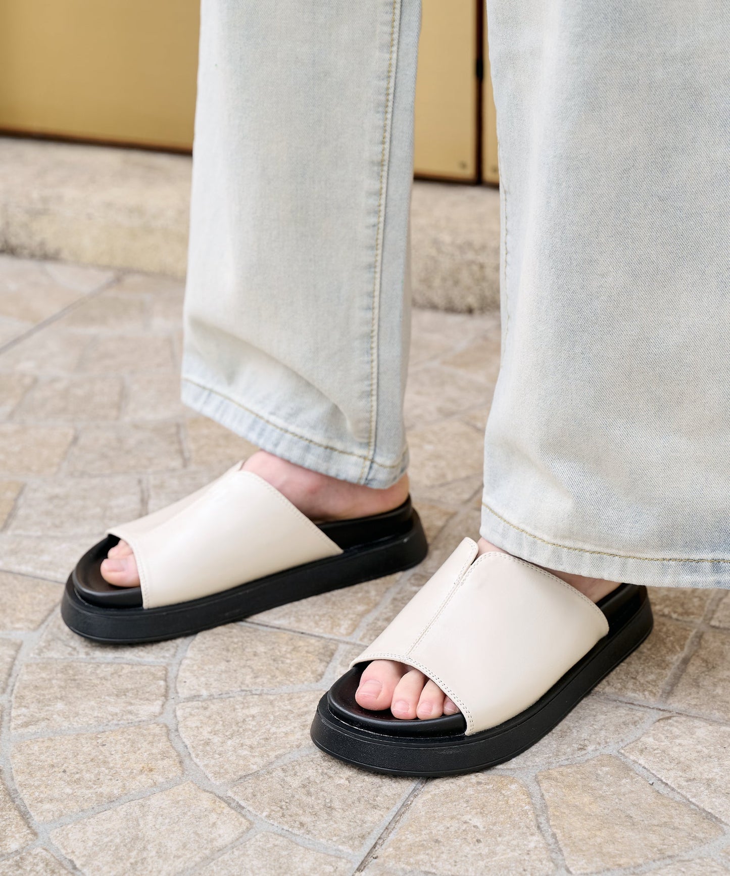 センターシームスリッパフェイクレザーサンダル