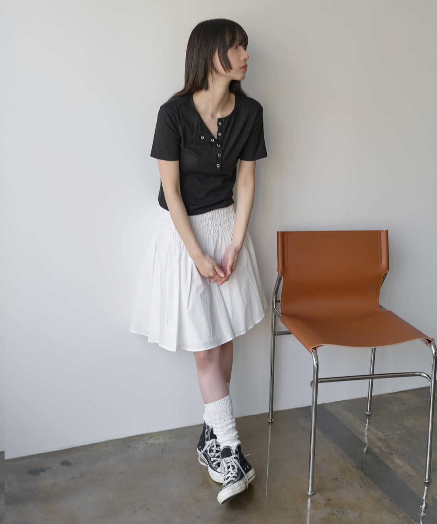 【UNE ORIGINAL】 ヘンリーネックシルバースナップボタンリブ半袖カットソー