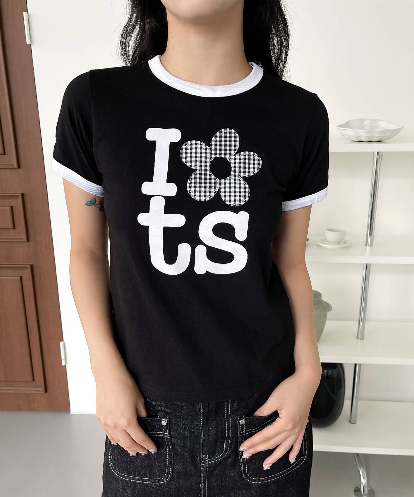 チェックパターンユニークフラワーアプリケットロゴクロップド半袖Ｔシャツ