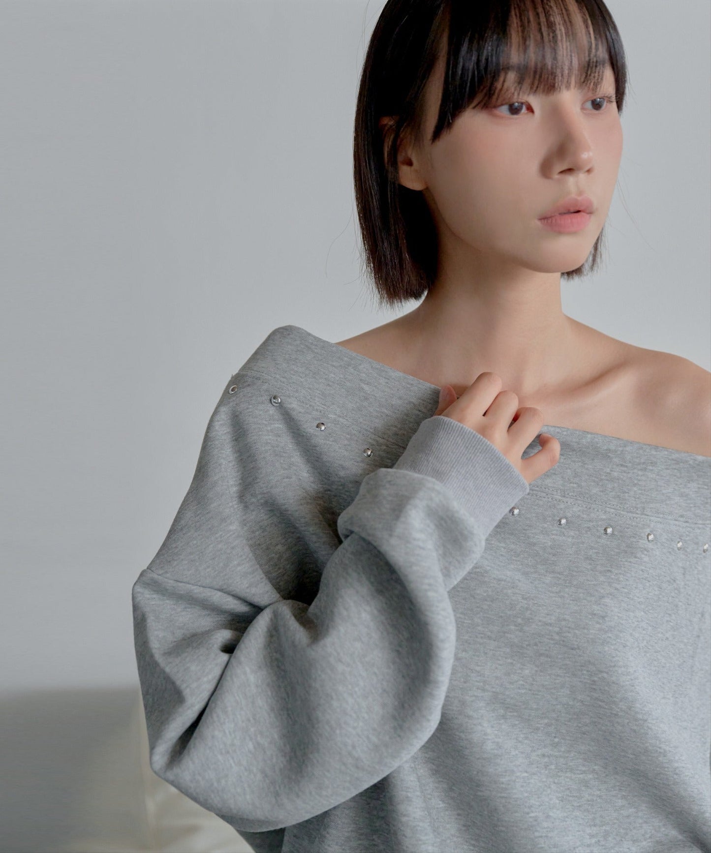 【ワンショルダー/オフショルダーデザイン変更可能】シルバースタッズオフショル/ワンショルオーバーサイズトレーナー