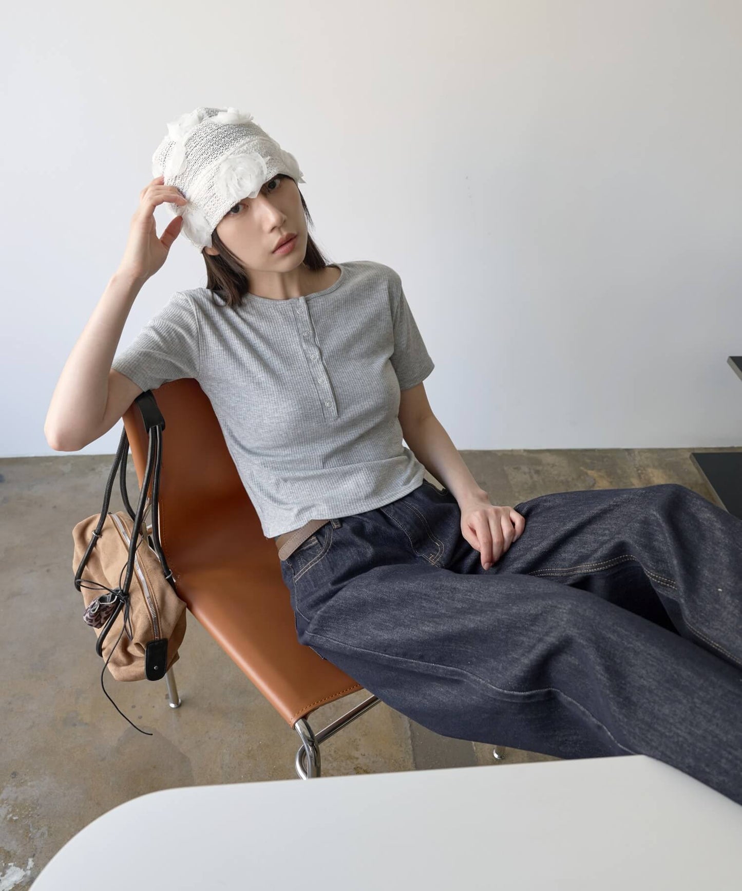 【UNE ORIGINAL】 ヘンリーネックシルバースナップボタンリブ半袖カットソー