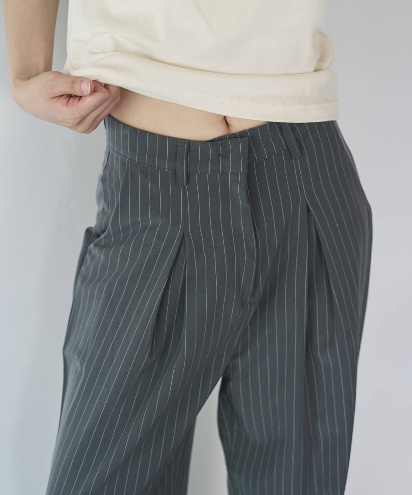 ストライプツーピンタックワイドスラックス