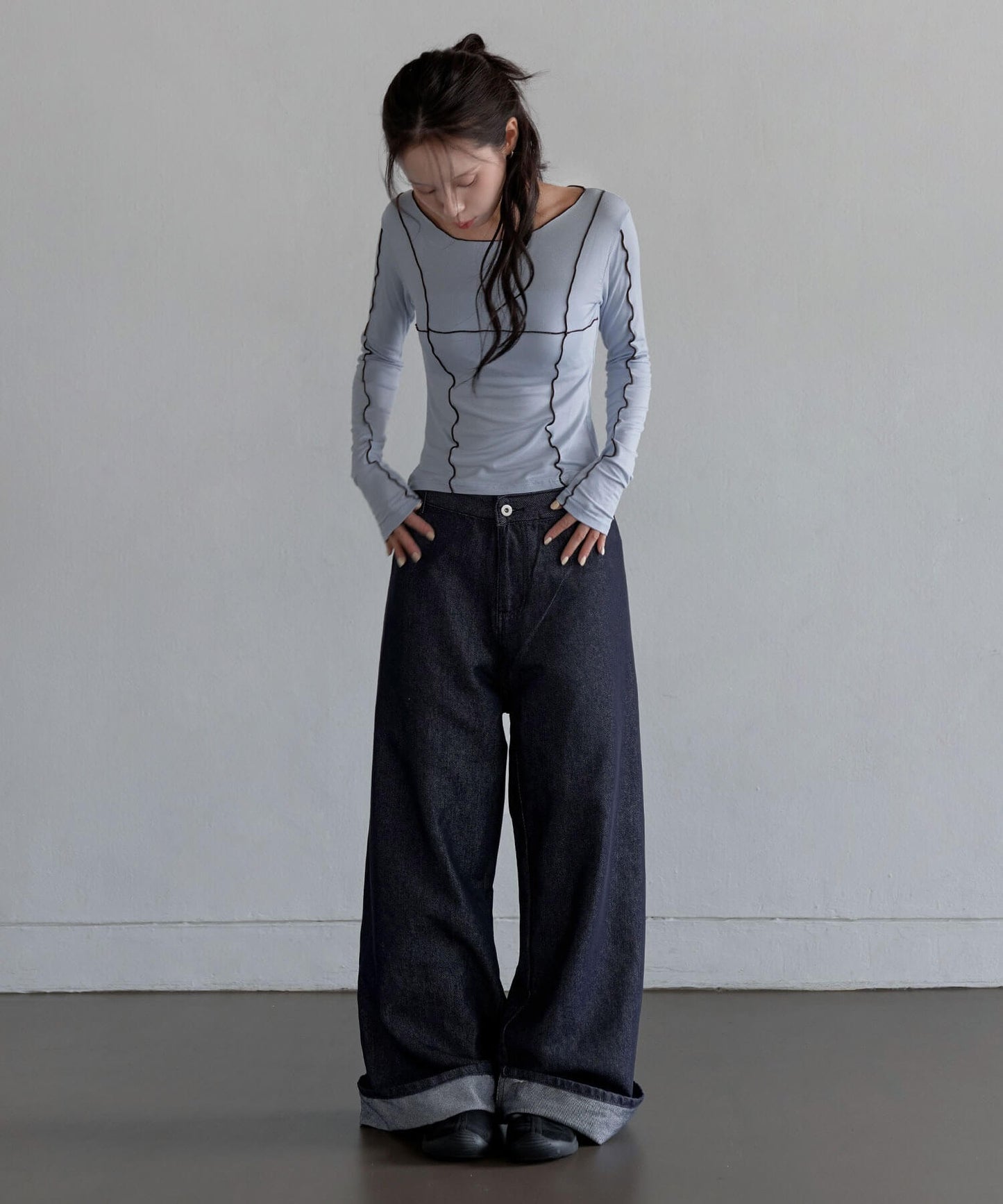 【ウエスト調節可能】ユニークバックタックボタンワイドロングデニムパンツ