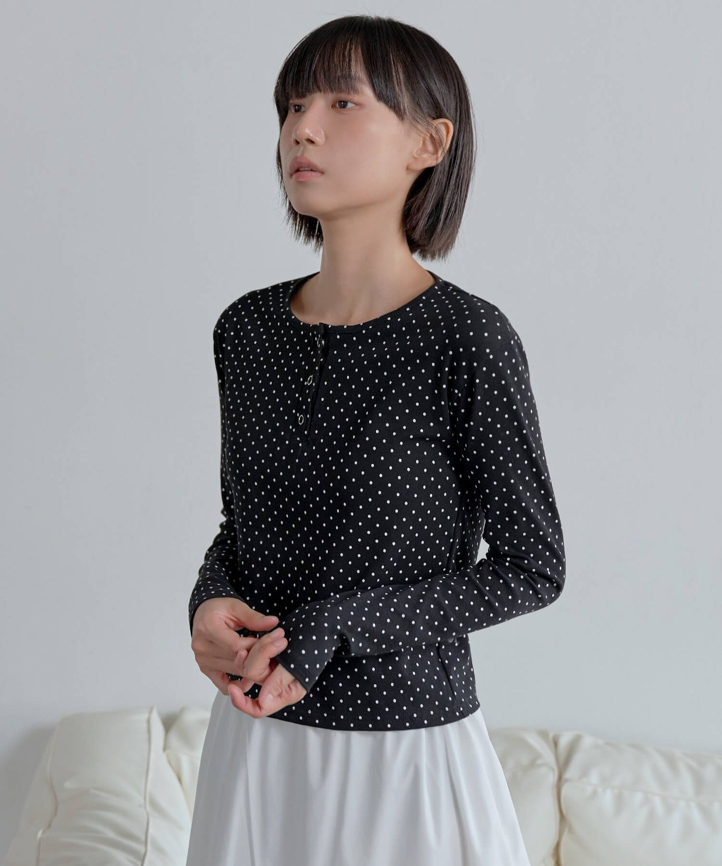 【UNE ORIGINAL】ヘンリーネックシルバースナップボタンドットパターンTシャツカットソー