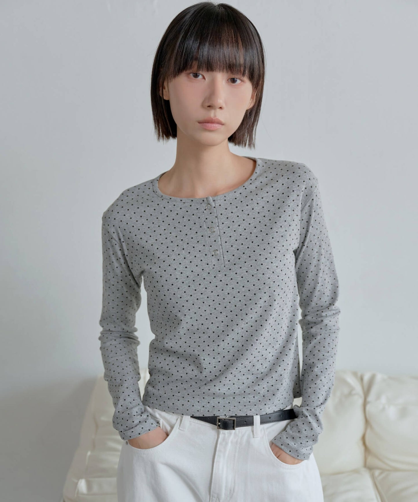 【UNE ORIGINAL】ヘンリーネックシルバースナップボタンドットパターンTシャツカットソー