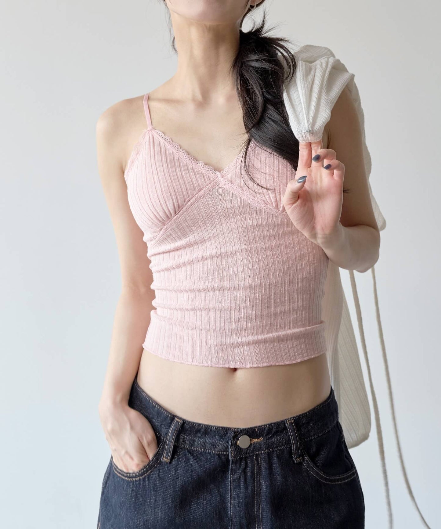肩紐調節可能キャップ付きレースリブキャミソール