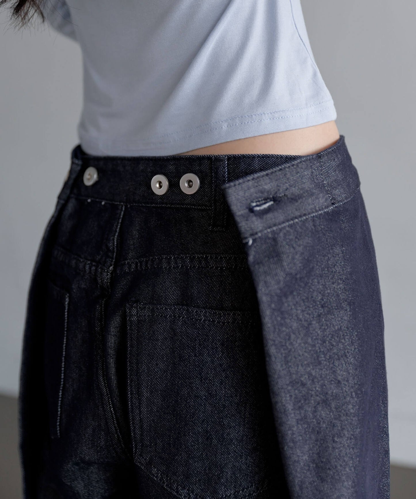 【ウエスト調節可能】ユニークバックタックボタンワイドロングデニムパンツ