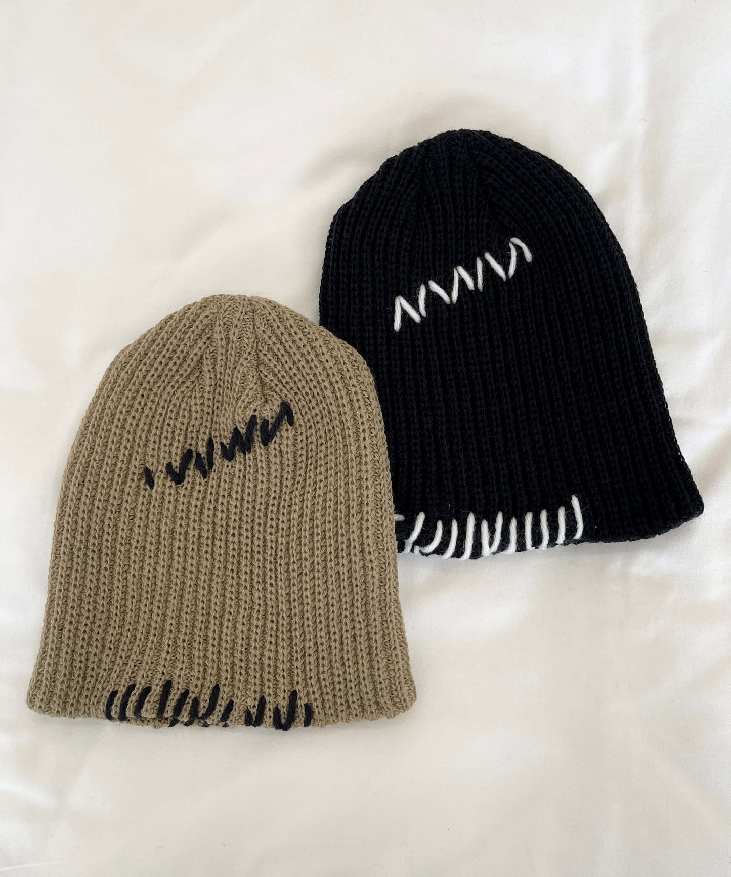 ユニークステッチ刺繍ニットビニー