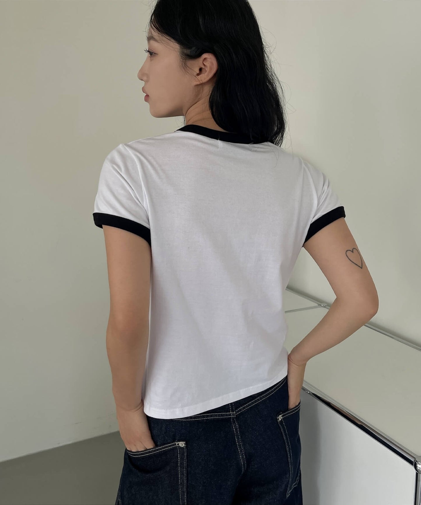 チェックパターンユニークフラワーアプリケットロゴクロップド半袖Ｔシャツ