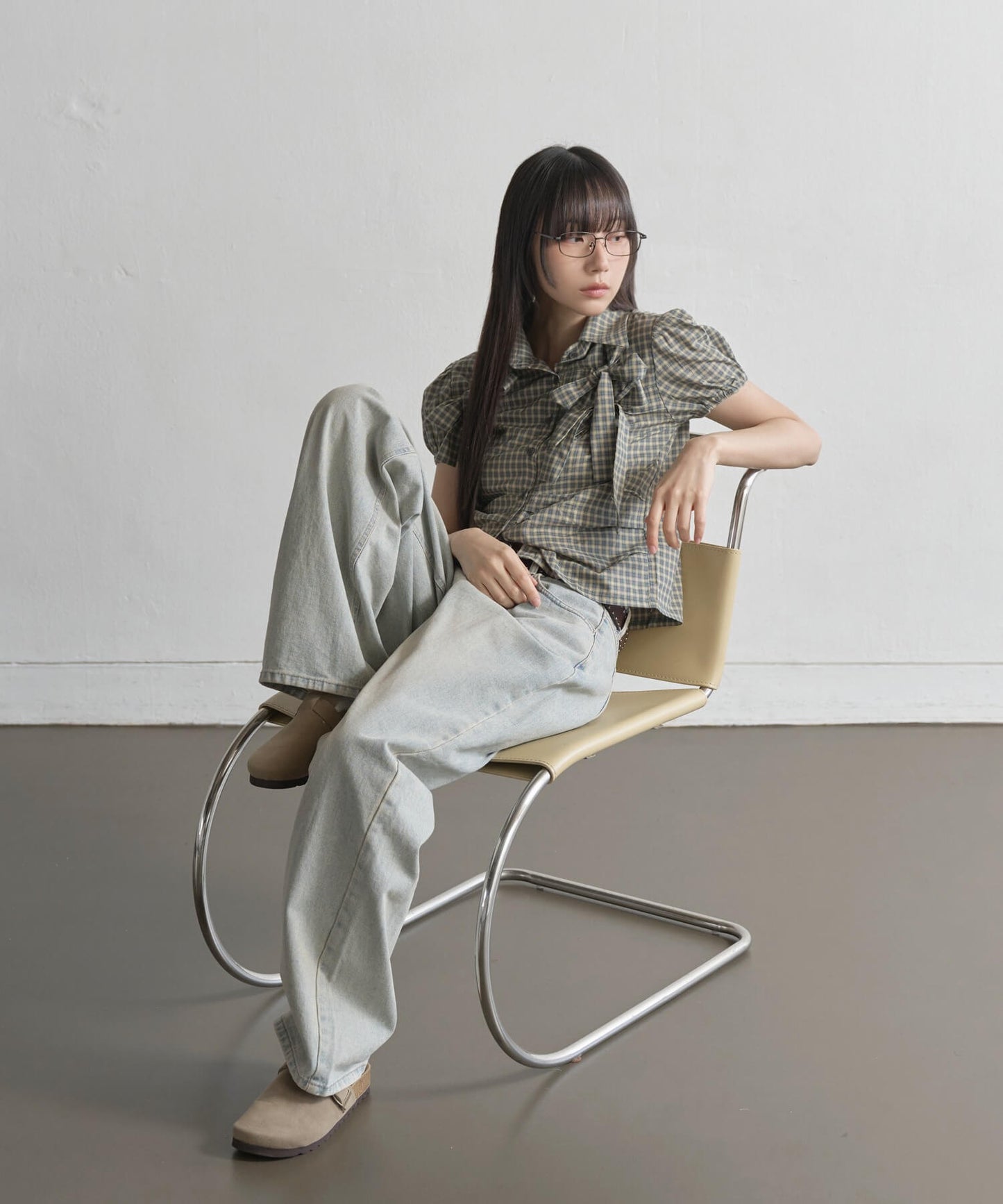 [UNE ORIGINAL]ショルダーパフサイドピンタックユニークリボンチェックブラウスシャツ