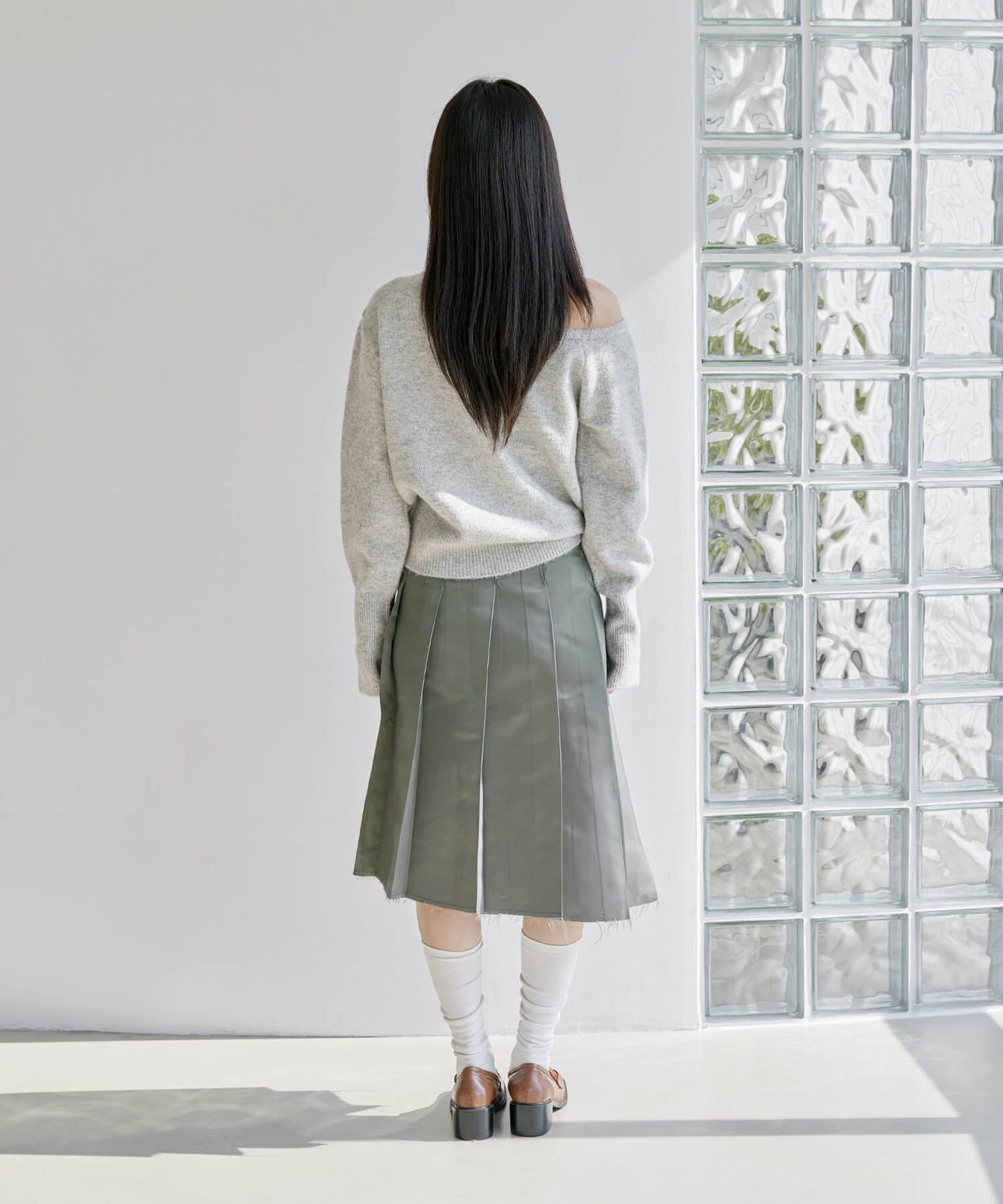 サイズ調節可能アンバランススナッププリーツラップスカート