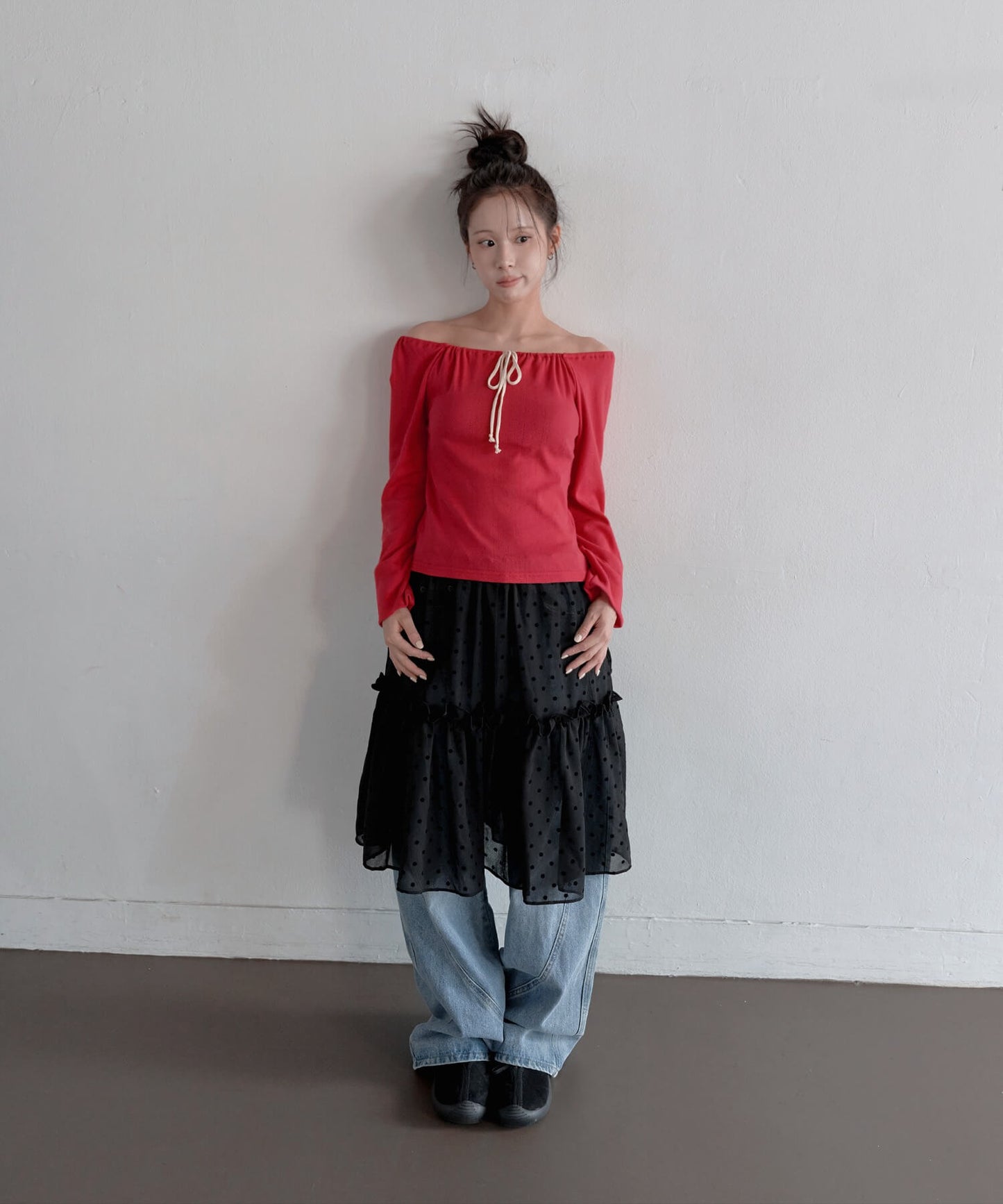 【UNE ORIGINAL】【オフショル、ワンショル、ラウンド3way仕様】フロントリボンラブリーフラワーパンチングオフショルダーカットソー