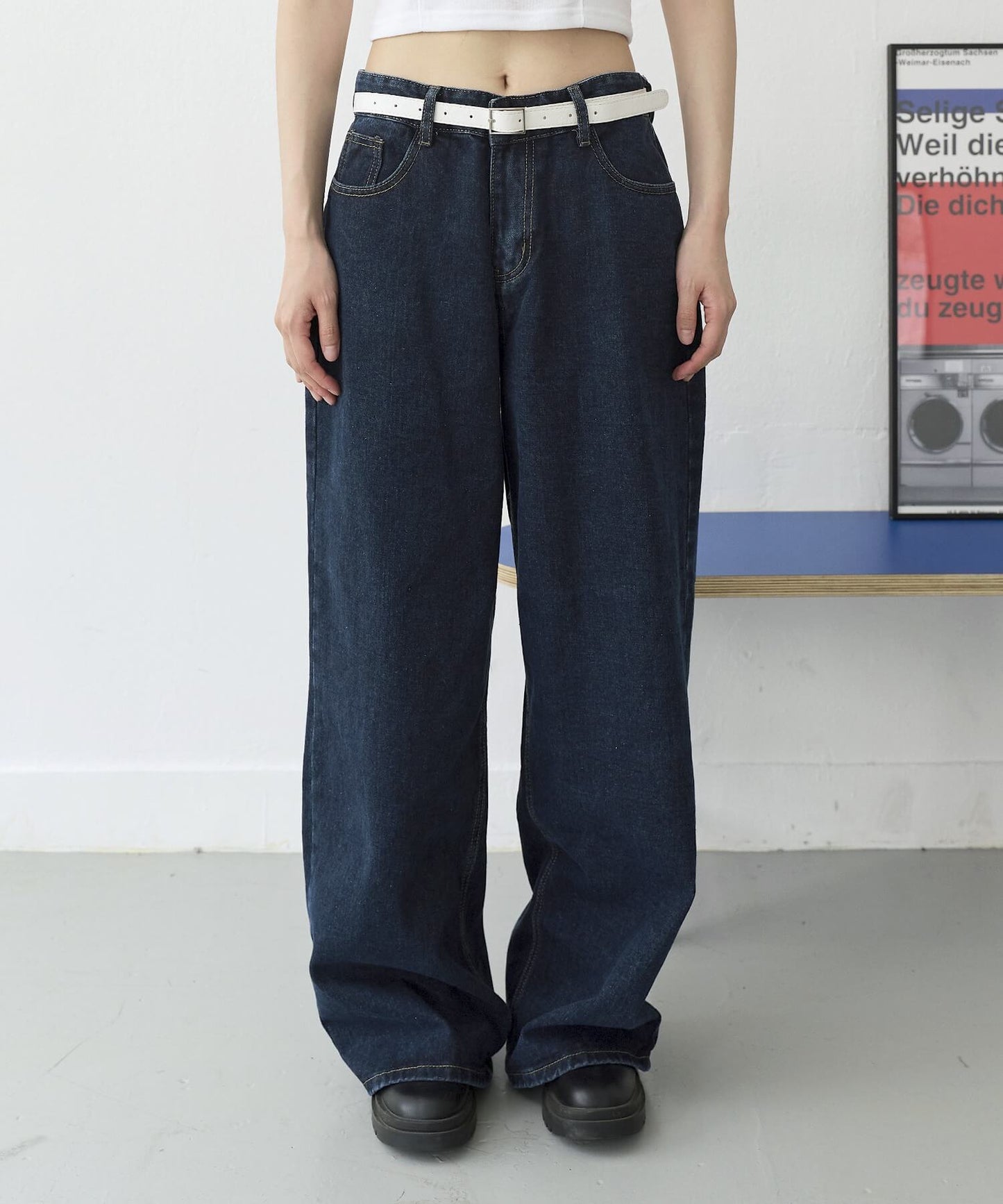【UNISEX】【ボタンで自由にSIZE調節可能】バックボタンポイントワイドデニムパンツ