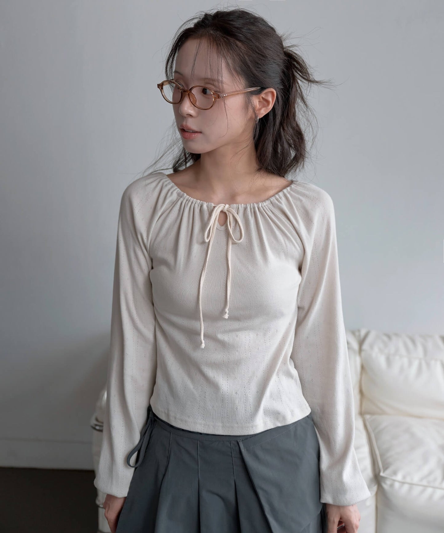 【UNE ORIGINAL】【オフショル、ワンショル、ラウンド3way仕様】フロントリボンラブリーフラワーパンチングオフショルダーカットソー