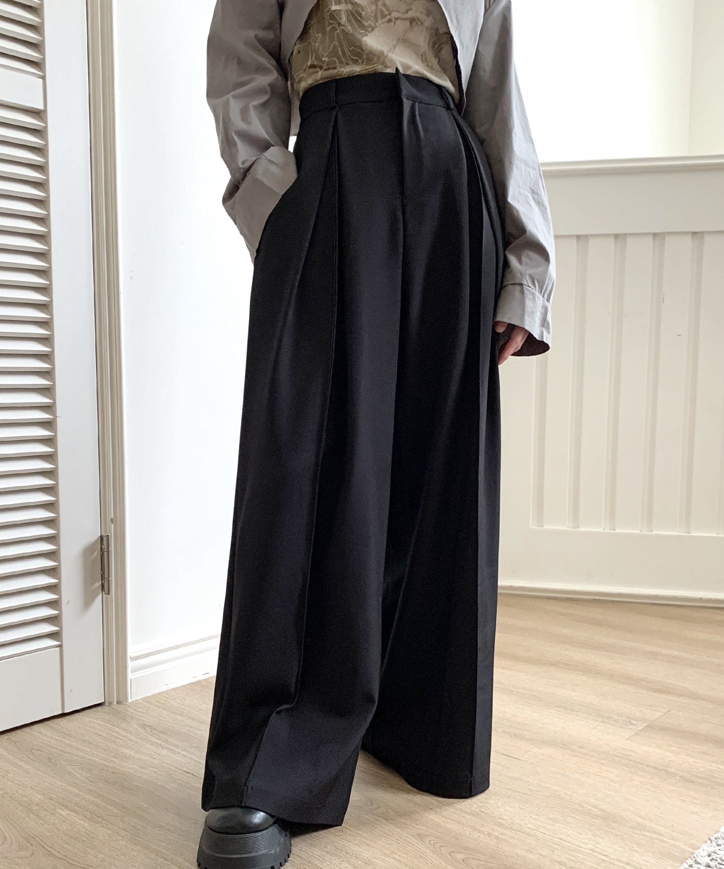 【美脚/足長効果あり】ハイウエストピンタックワイドシルエットロングスラックス