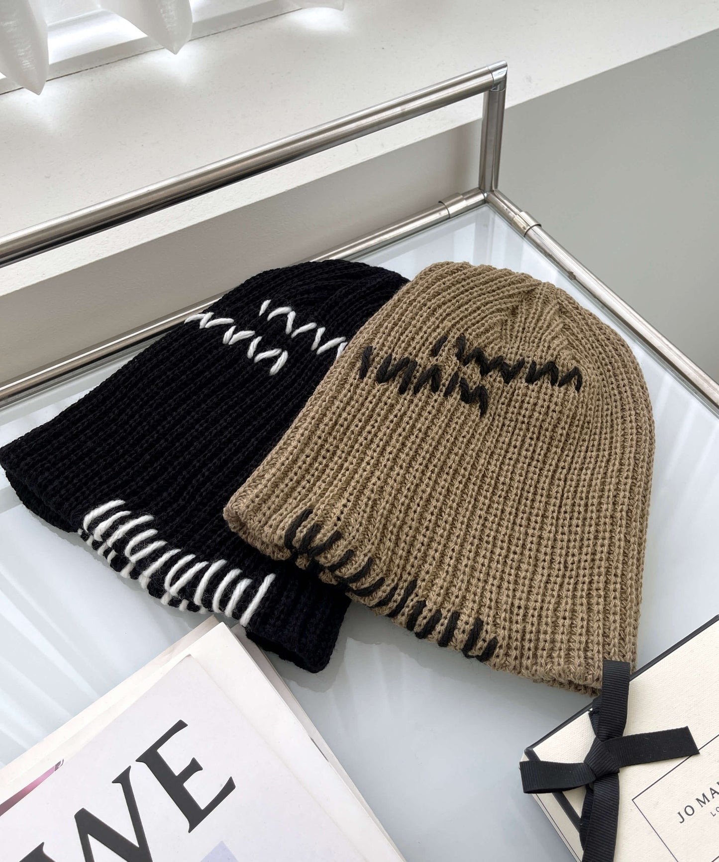 ユニークステッチ刺繍ニットビニー