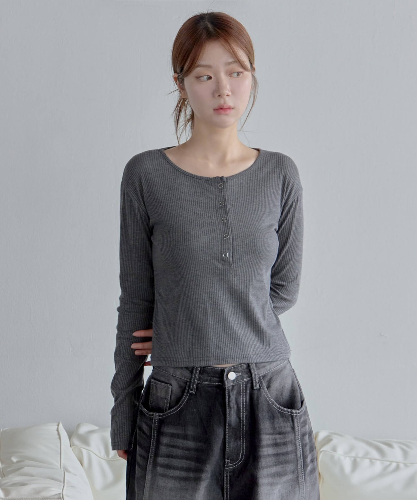 【UNE ORIGINAL】ヘンリーネックシルバースナップボタンシンプルTシャツカットソー