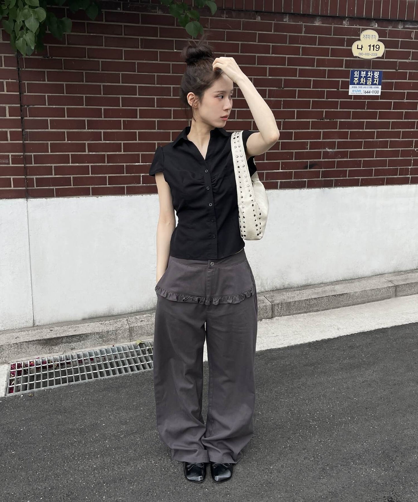 フロントフリルポイントコットンローライズワイドシルエットパンツ