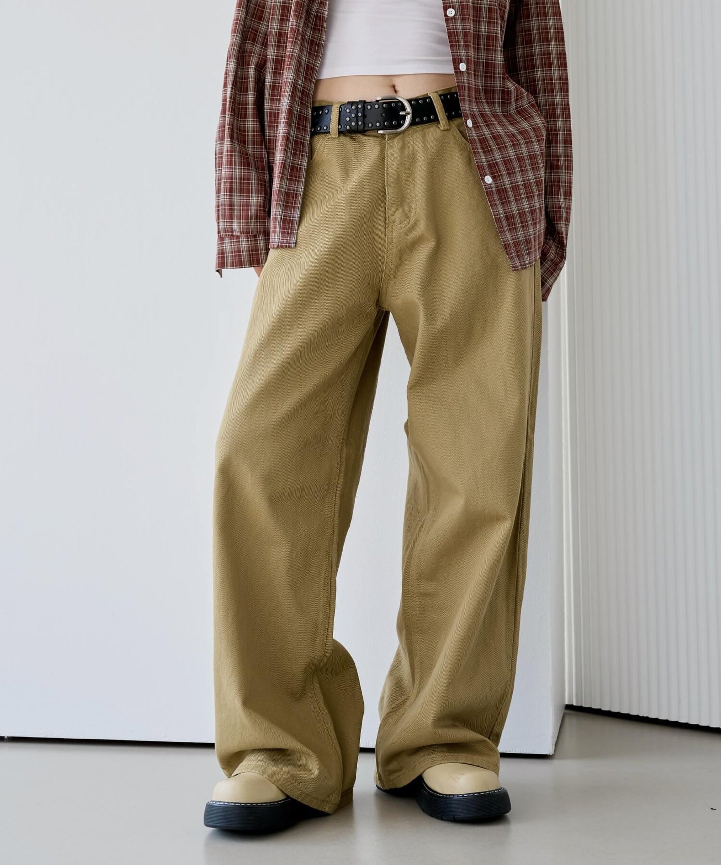 【UNISEX】【ボタンで自由にSIZE調節可能】バックボタンポイントワイドデニムパンツ