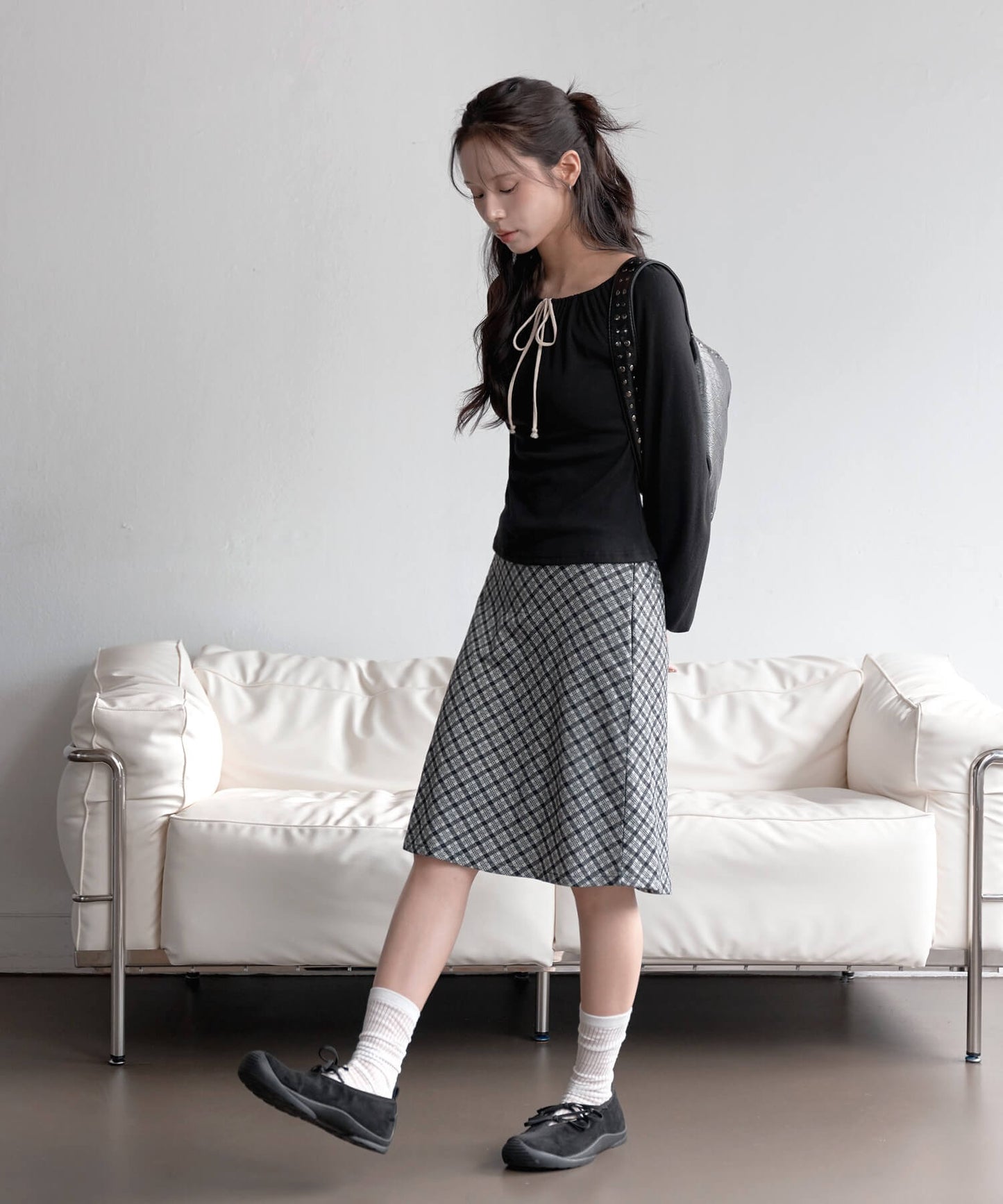 【UNE ORIGINAL】【オフショル、ワンショル、ラウンド3way仕様】フロントリボンラブリーフラワーパンチングオフショルダーカットソー