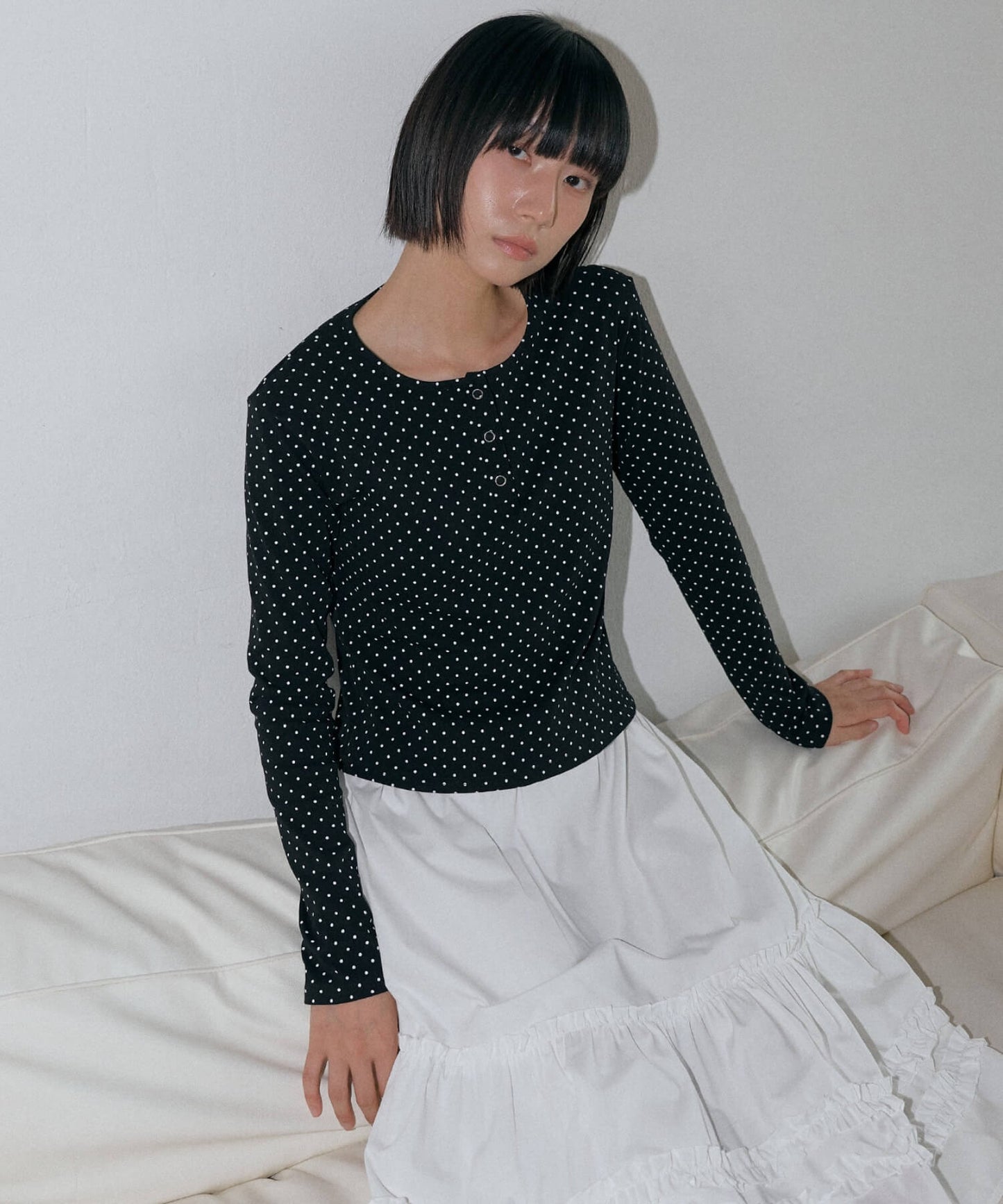 【UNE ORIGINAL】ヘンリーネックシルバースナップボタンドットパターンTシャツカットソー