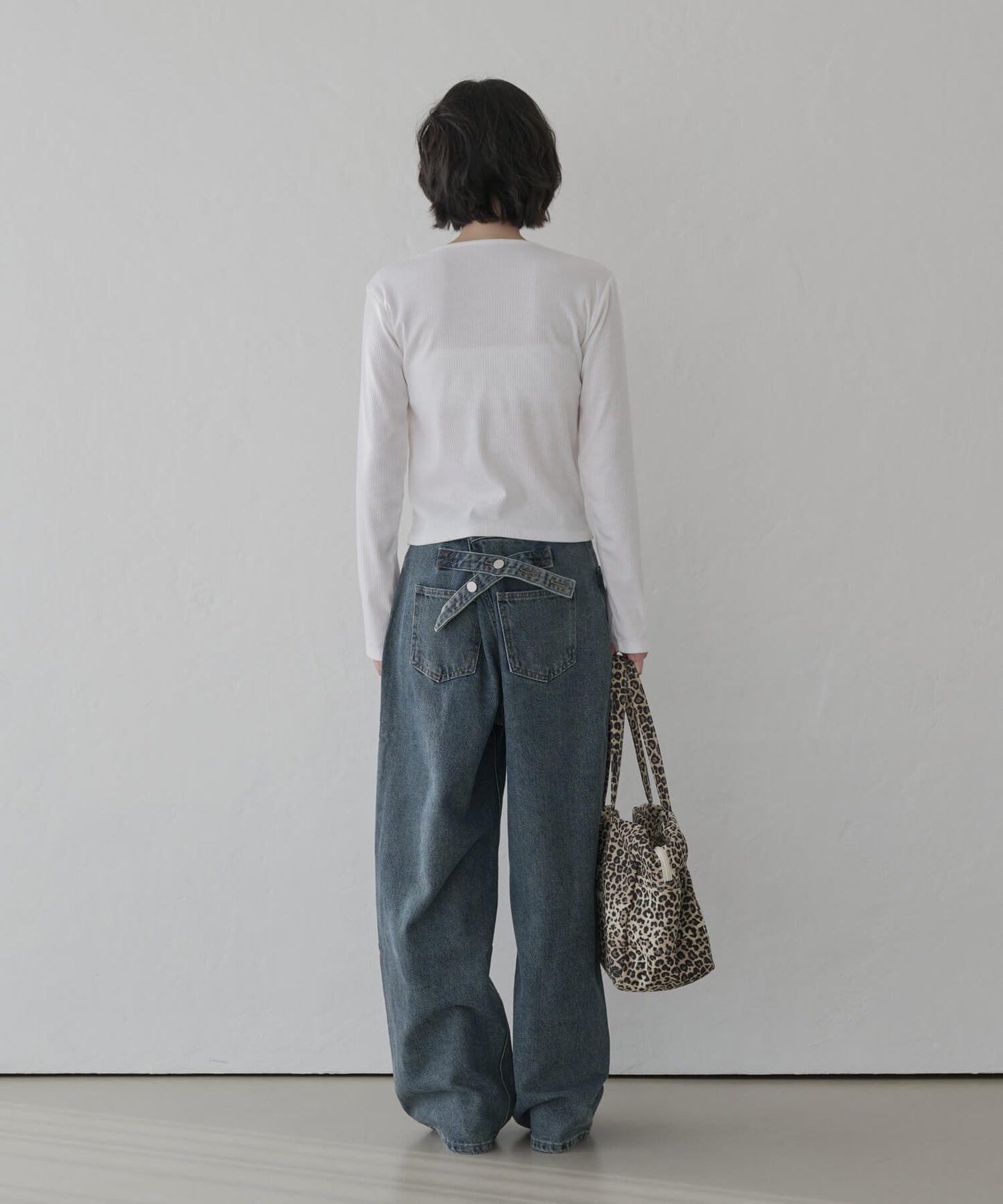 【UNE ORIGINAL】ヘンリーネックシルバースナップボタンシンプルTシャツカットソー