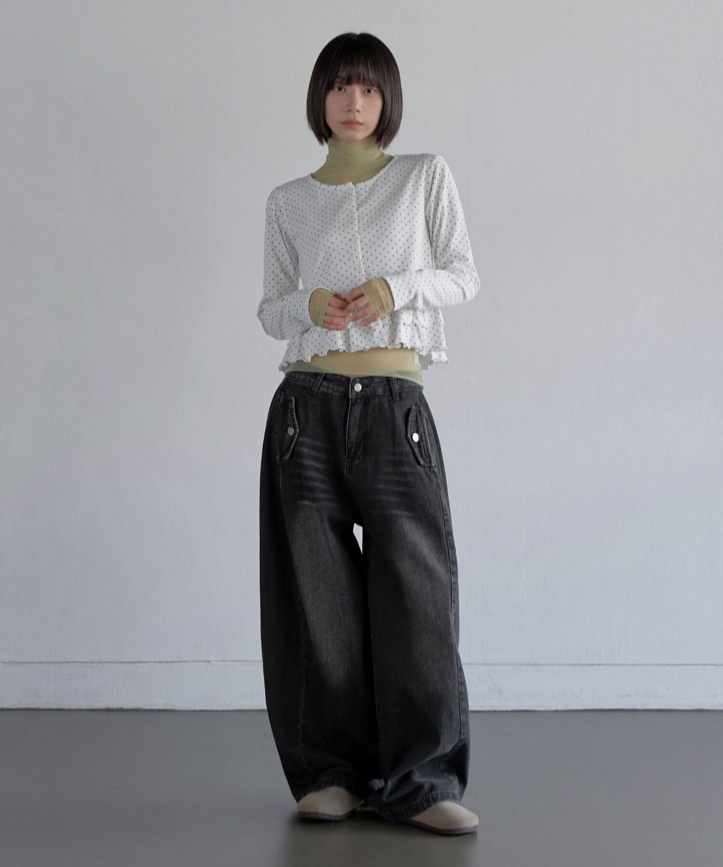 ユニークボタンポケットバルーンシルエットワイドデニムパンツ