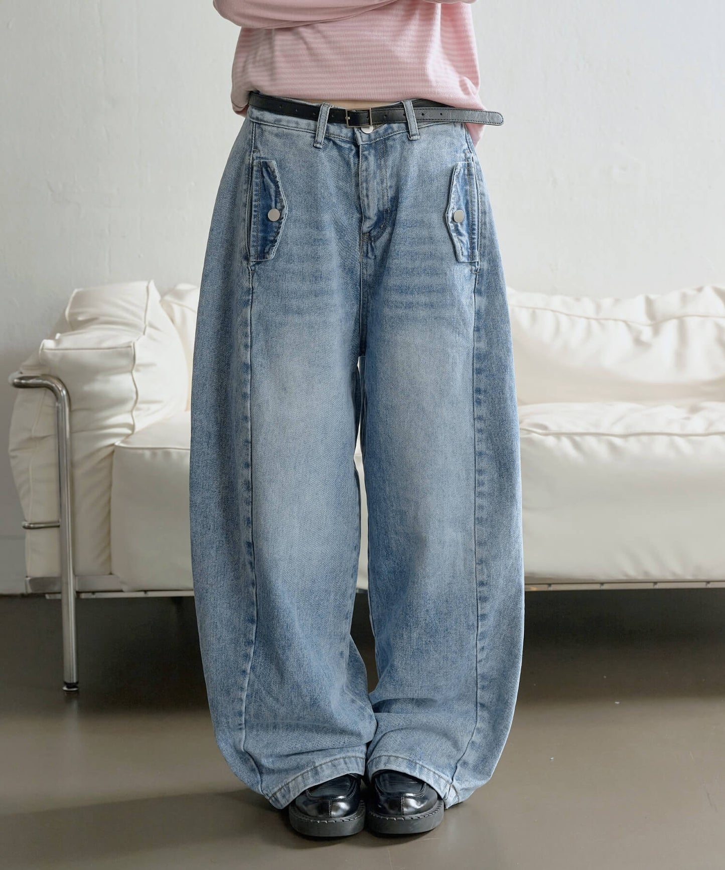 ユニークボタンポケットバルーンシルエットワイドデニムパンツ