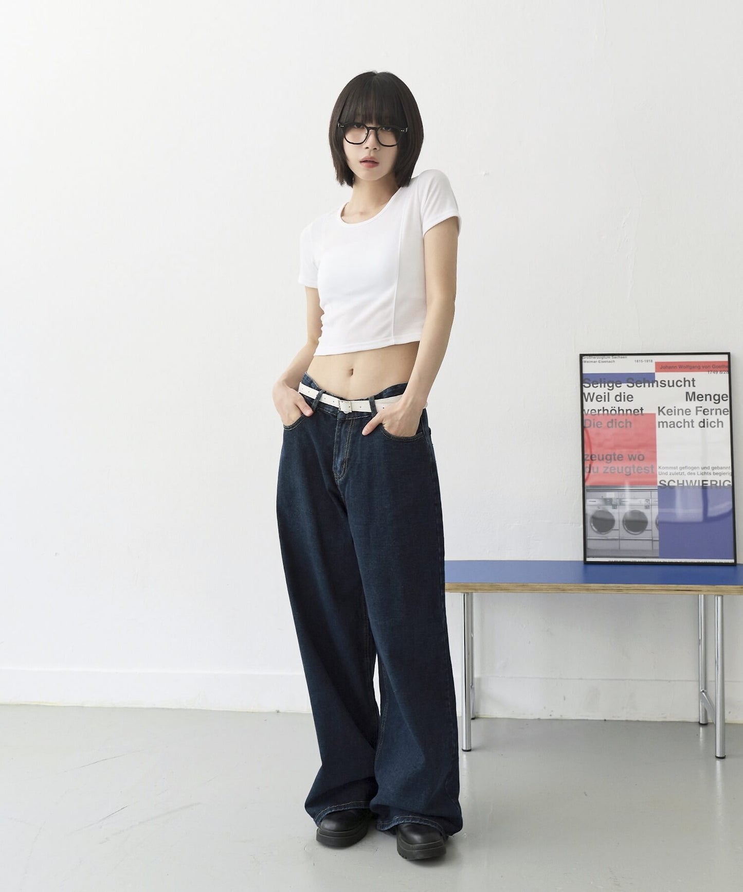 【UNISEX】【ボタンで自由にSIZE調節可能】バックボタンポイントワイドデニムパンツ