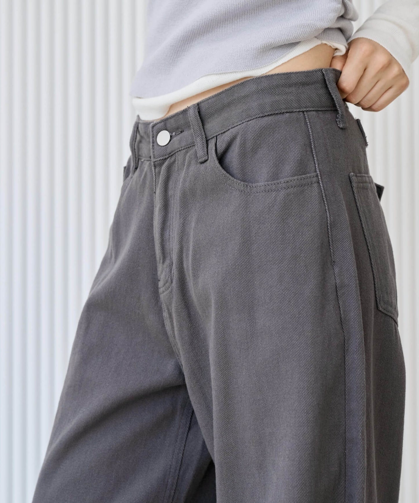 【UNISEX】【ボタンで自由にSIZE調節可能】バックボタンポイントワイドデニムパンツ