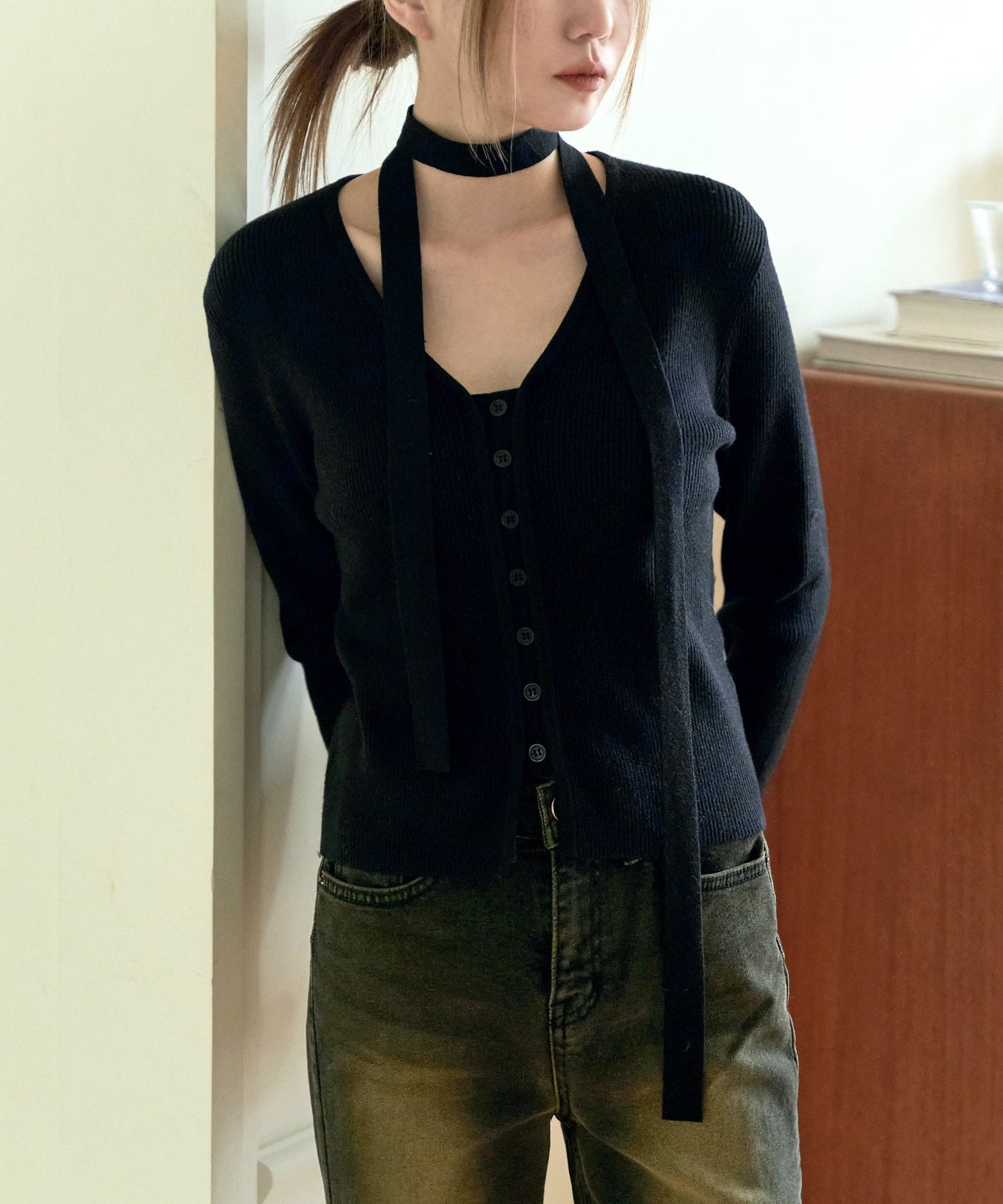 [UNE ORIGINAL] フロントボタンVネックカーディガン＆マフラースカーフSET ITEM