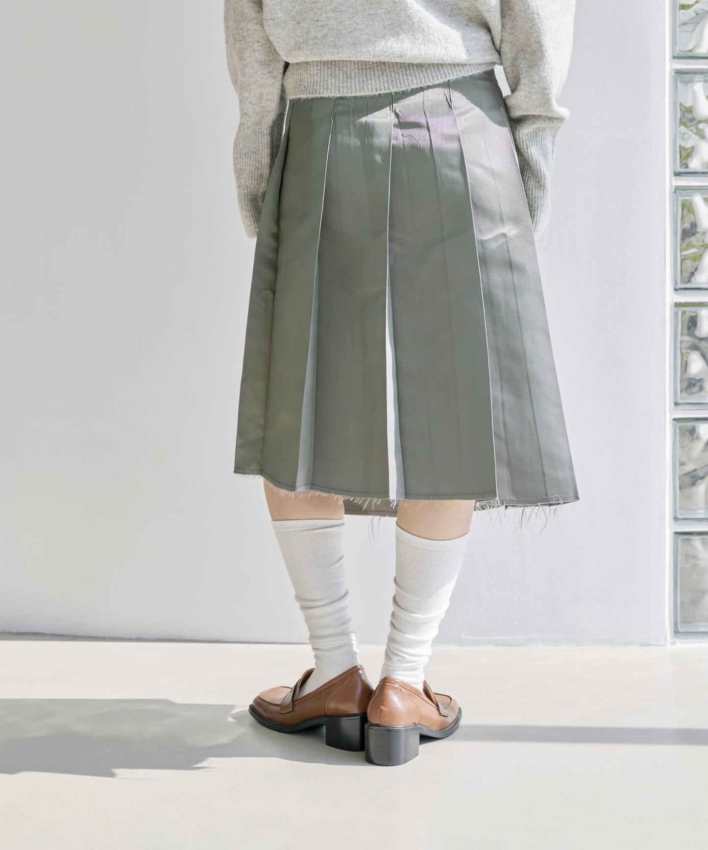 サイズ調節可能アンバランススナッププリーツラップスカート