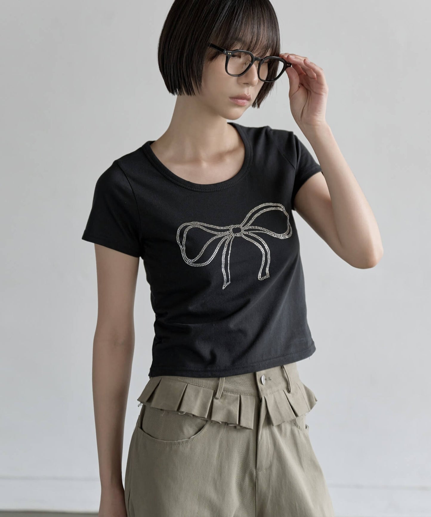 【UNE ORIGINAL】シルバーキラキラストーンズセミクロップド半袖Tシャツカットソー