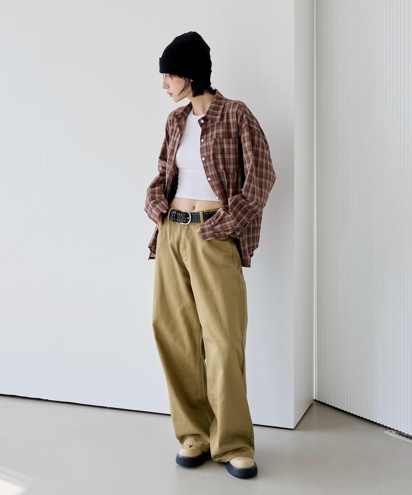 【UNISEX】【ボタンで自由にSIZE調節可能】バックボタンポイントワイドデニムパンツ