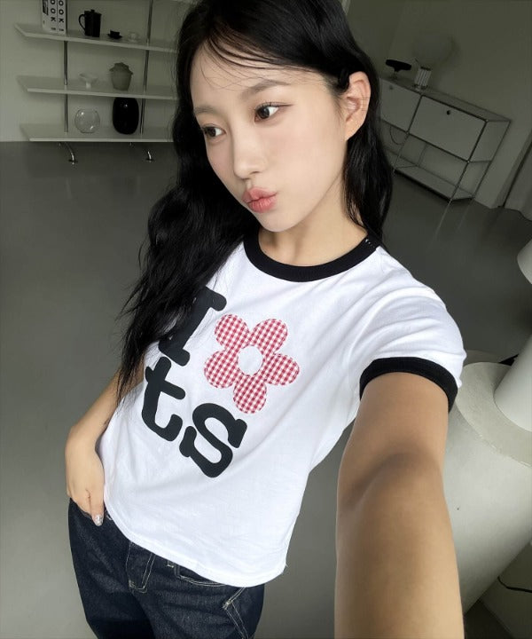 チェックパターンユニークフラワーアプリケットロゴクロップド半袖Ｔシャツ