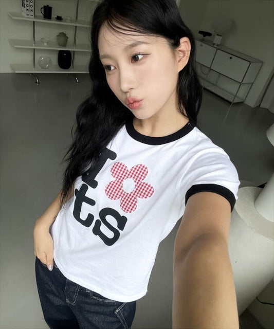 チェックパターンユニークフラワーアプリケットロゴクロップド半袖Ｔシャツ
