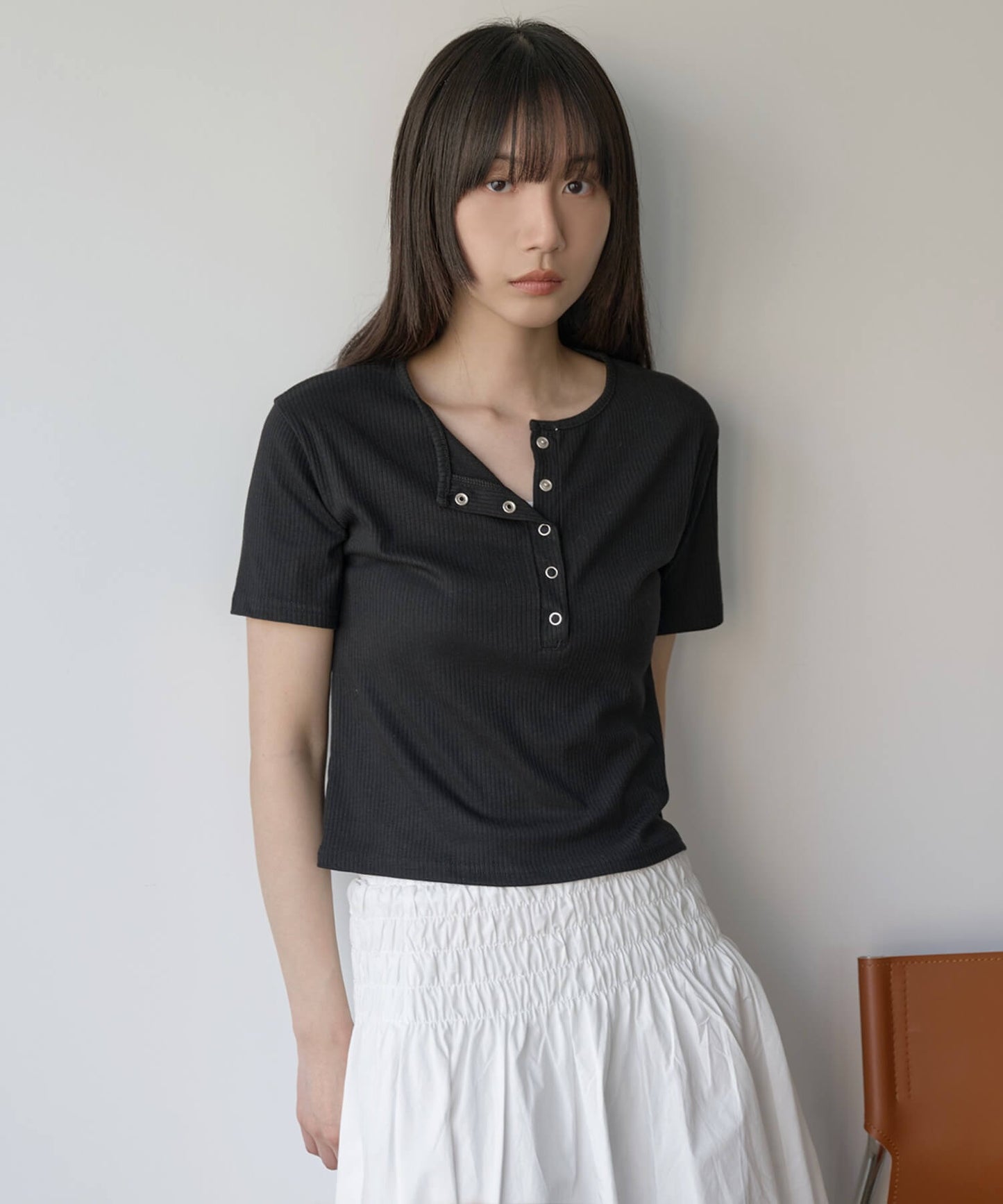 【UNE ORIGINAL】 ヘンリーネックシルバースナップボタンリブ半袖カットソー