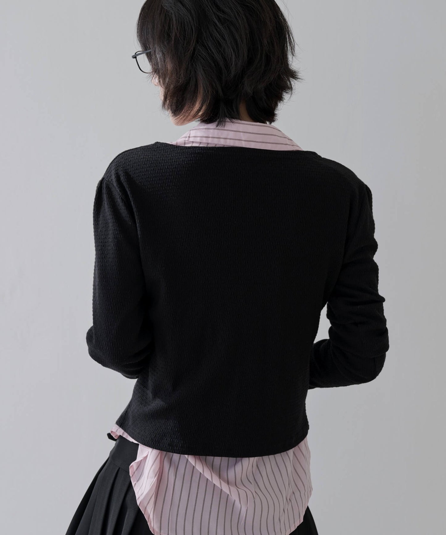 【UNE ORIGINAL】ショルダーパフシルバーボタンワッフル袖ウォーマーカーディガン