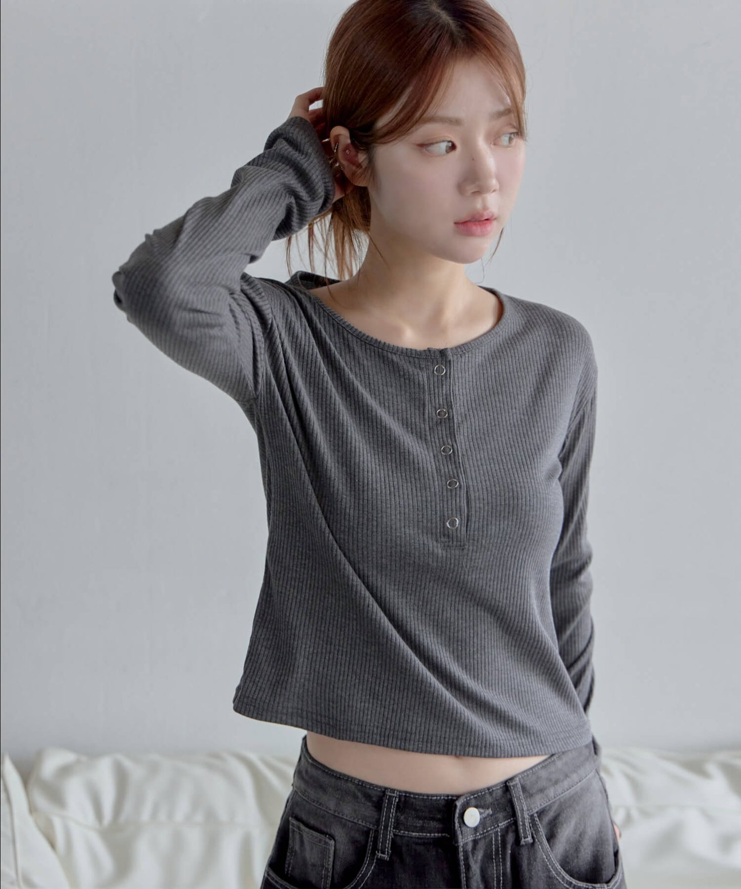 【UNE ORIGINAL】ヘンリーネックシルバースナップボタンシンプルTシャツカットソー