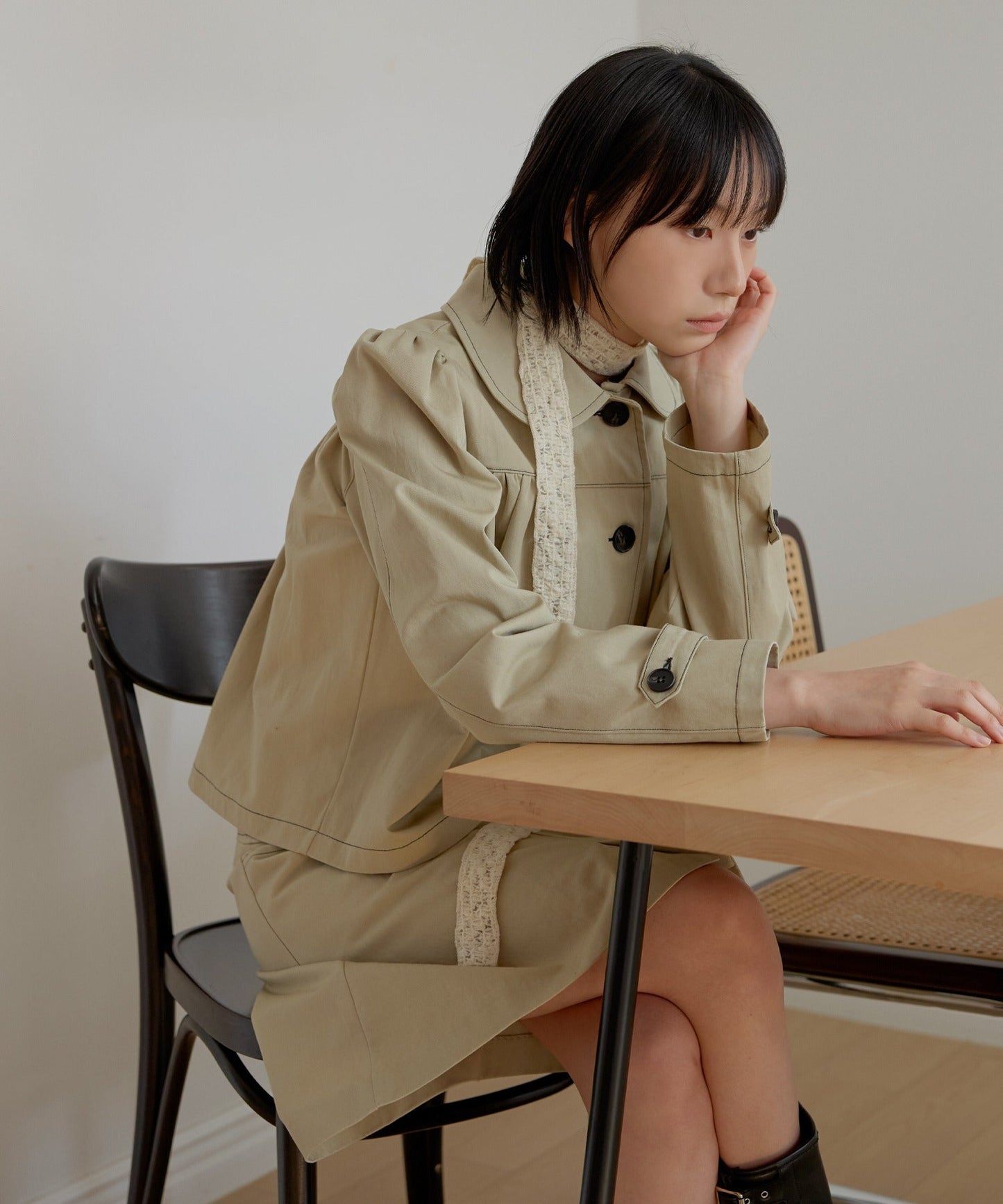 【オリジナル】ラブリーラウンドカラーシャーリングショルダーパフトレンチショートコート