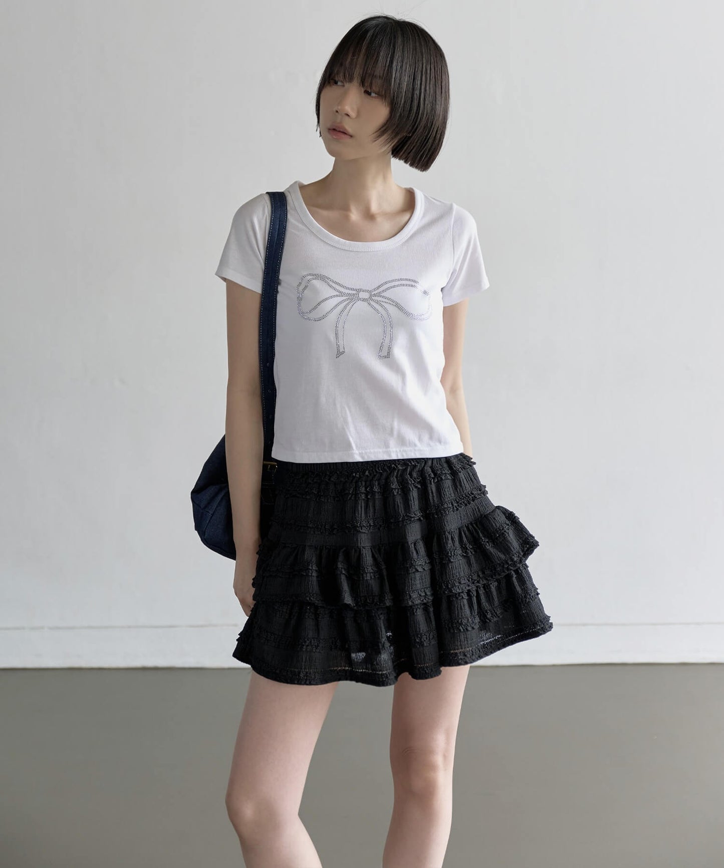 【UNE ORIGINAL】シルバーキラキラストーンズセミクロップド半袖Tシャツカットソー