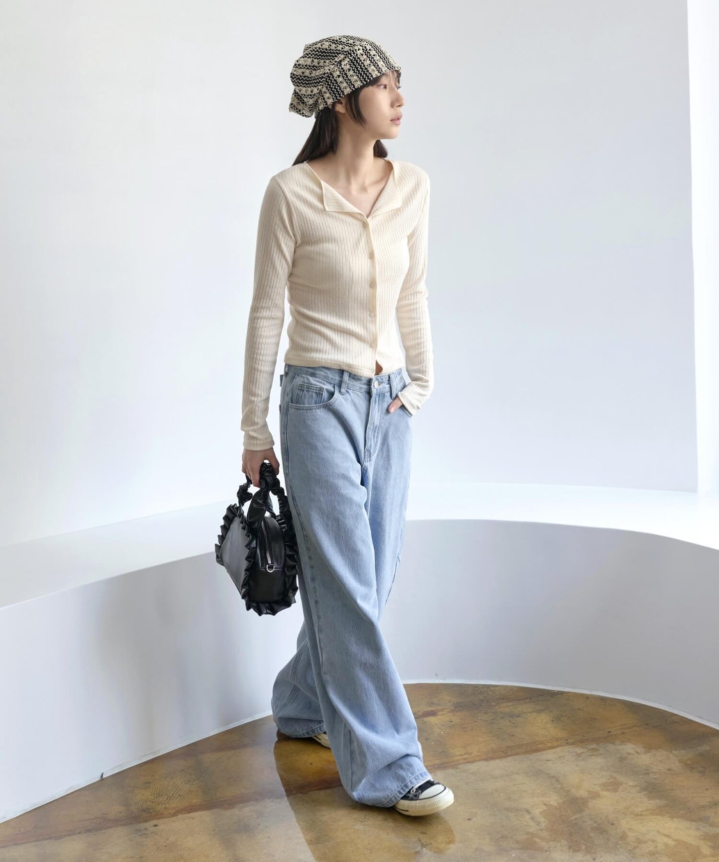 【UNISEX】【ボタンで自由にSIZE調節可能】バックボタンポイントワイドデニムパンツ